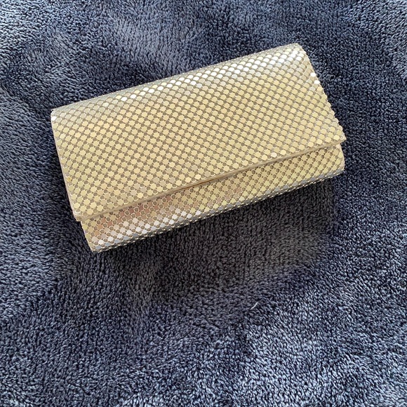 💥PRICE⬇️
 Silver Clutch - Metal Design - - Picture 5 of 7